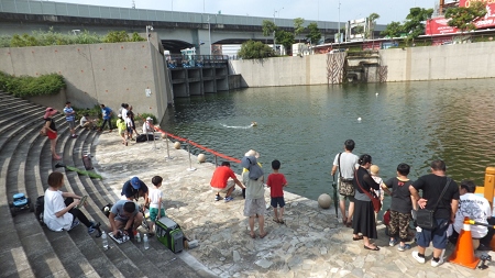 自立晚报 - 遥控模型船练习场 中港大排凹湾码